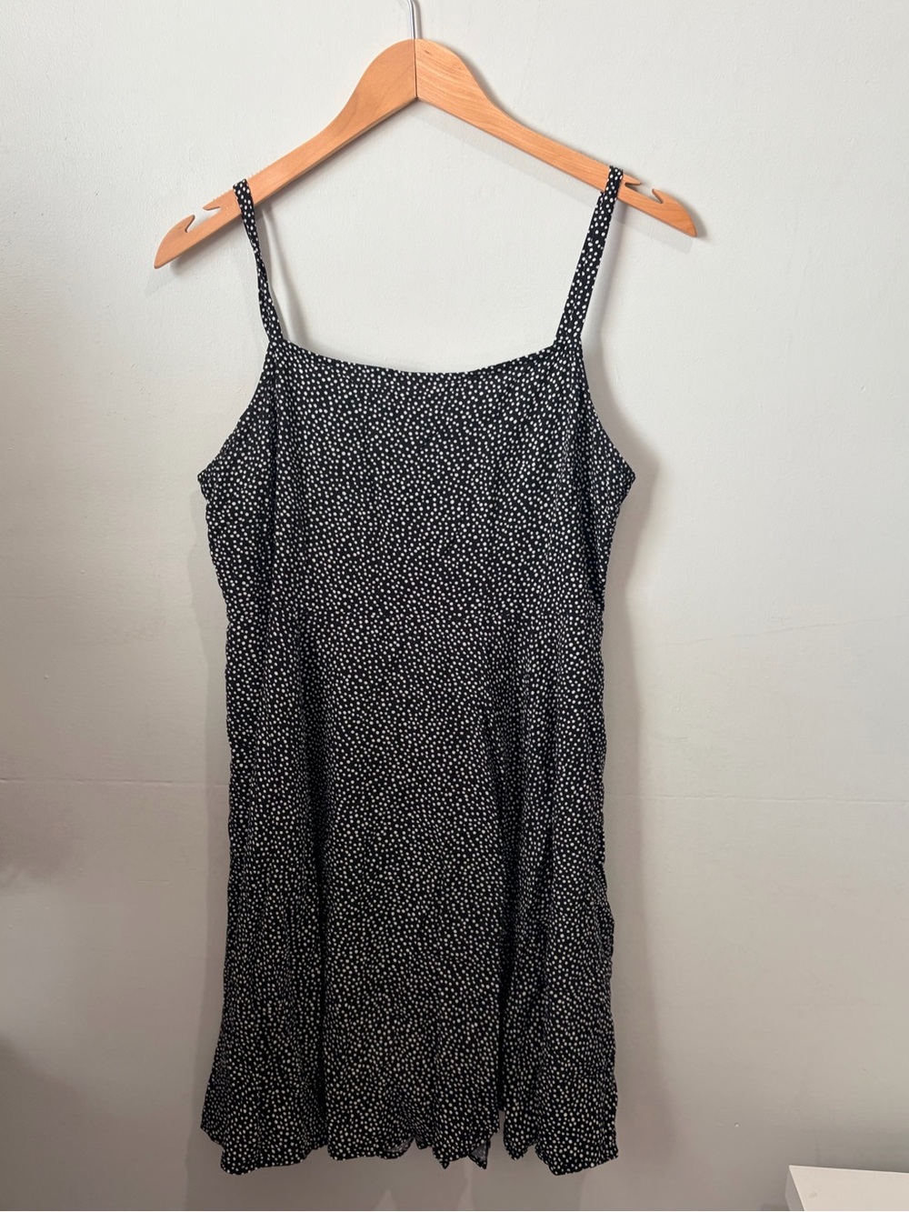 GAP Black White Polka Dot Cami Dress Womens Medium Rayon Smoked Back Cami Mini